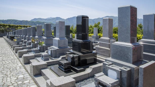 「民間霊園」「公園霊園」の特徴と違い