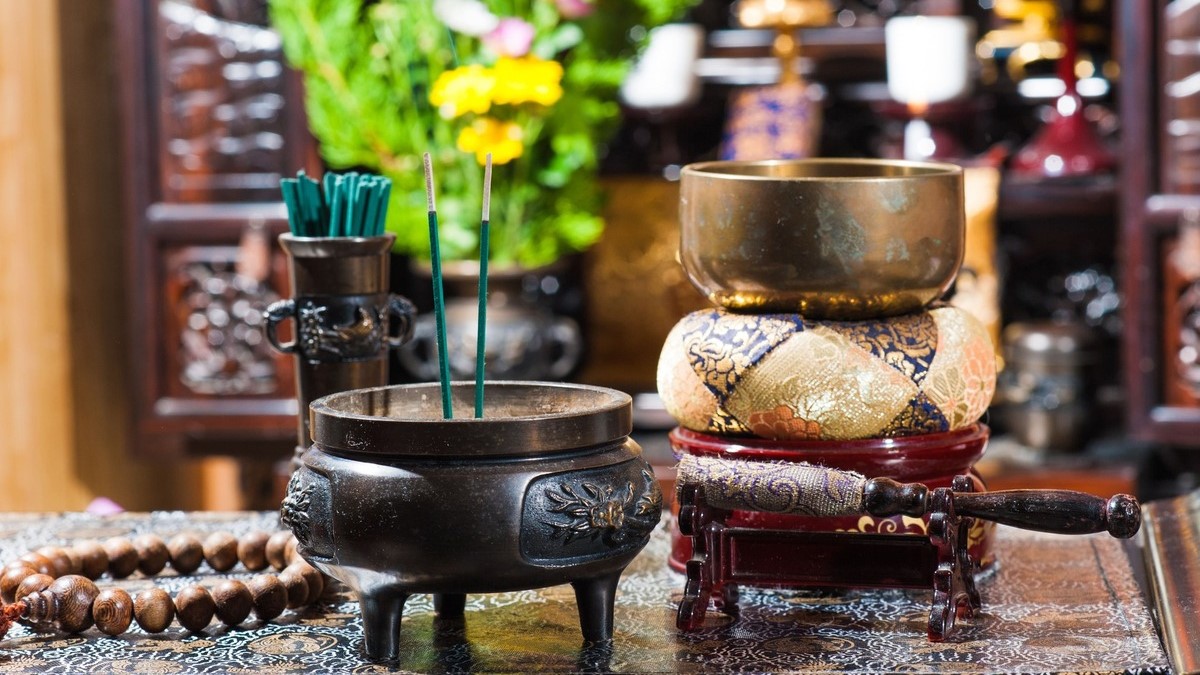 鐘とともに置くべき仏具について